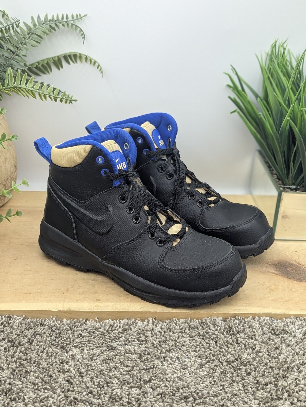 Nike Manoa LTS Youth Size 5.5 Leather Boots Women's Size 7